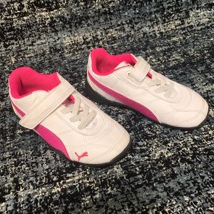 Little girls pumas